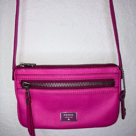 Fossil Hot Pink Leather Crossbody Bag – Brand New – Adjustable Strap - Picture 2 of 5